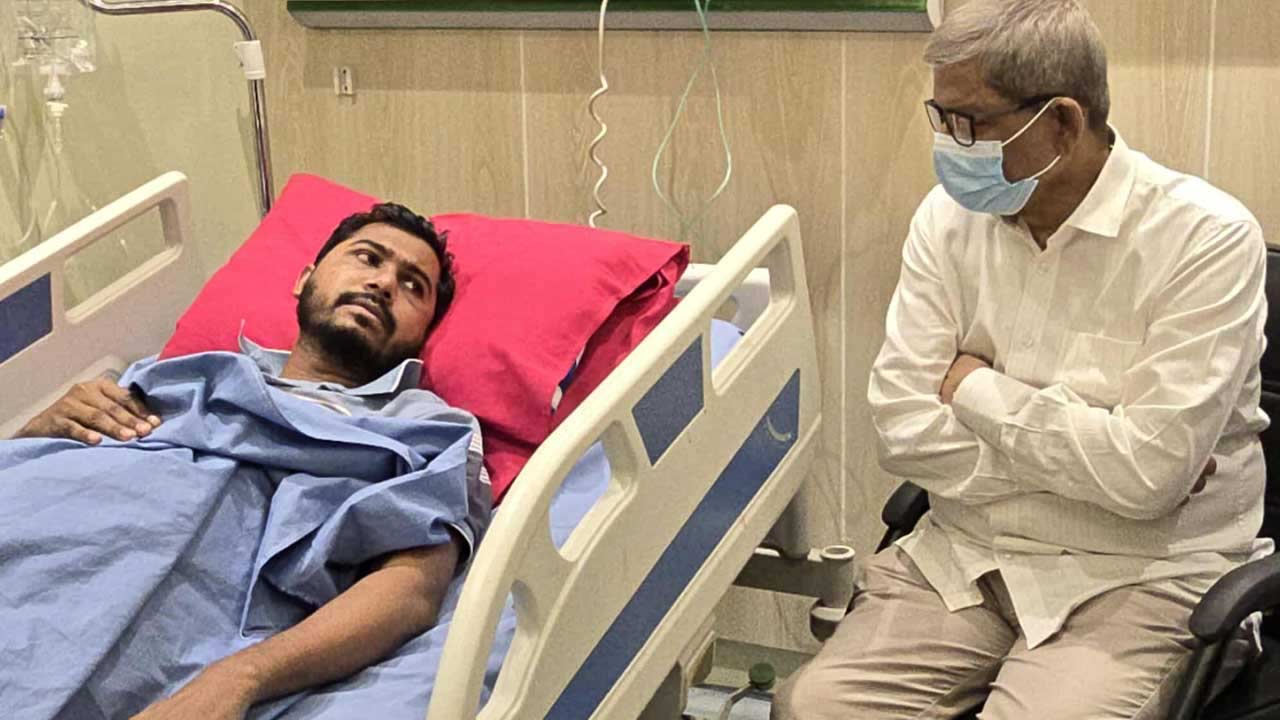 নুরকে দেখতে ঢামেকে বিএনপি মহাসচিব মির্জা ফখরুল